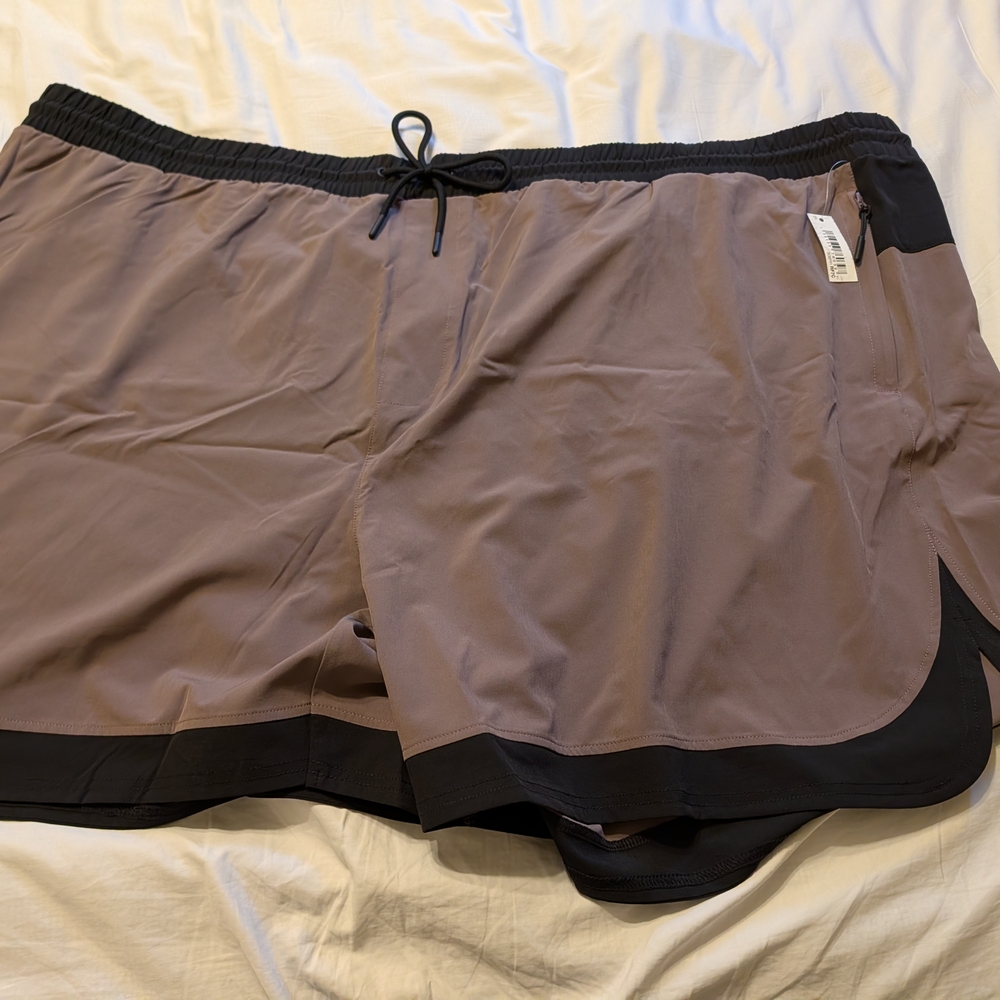Amazon Essentials Black and Tan Men's Shorts